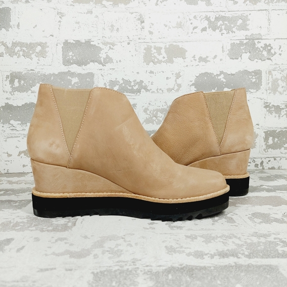 NEW Eileen Fisher Caddy Tan Leather Pull-On Wedge Chelsea Booties B613 - Picture 3 of 11